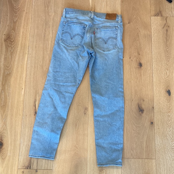 Levi’s “wedgie fit” light wash jeans - Picture 2 of 2